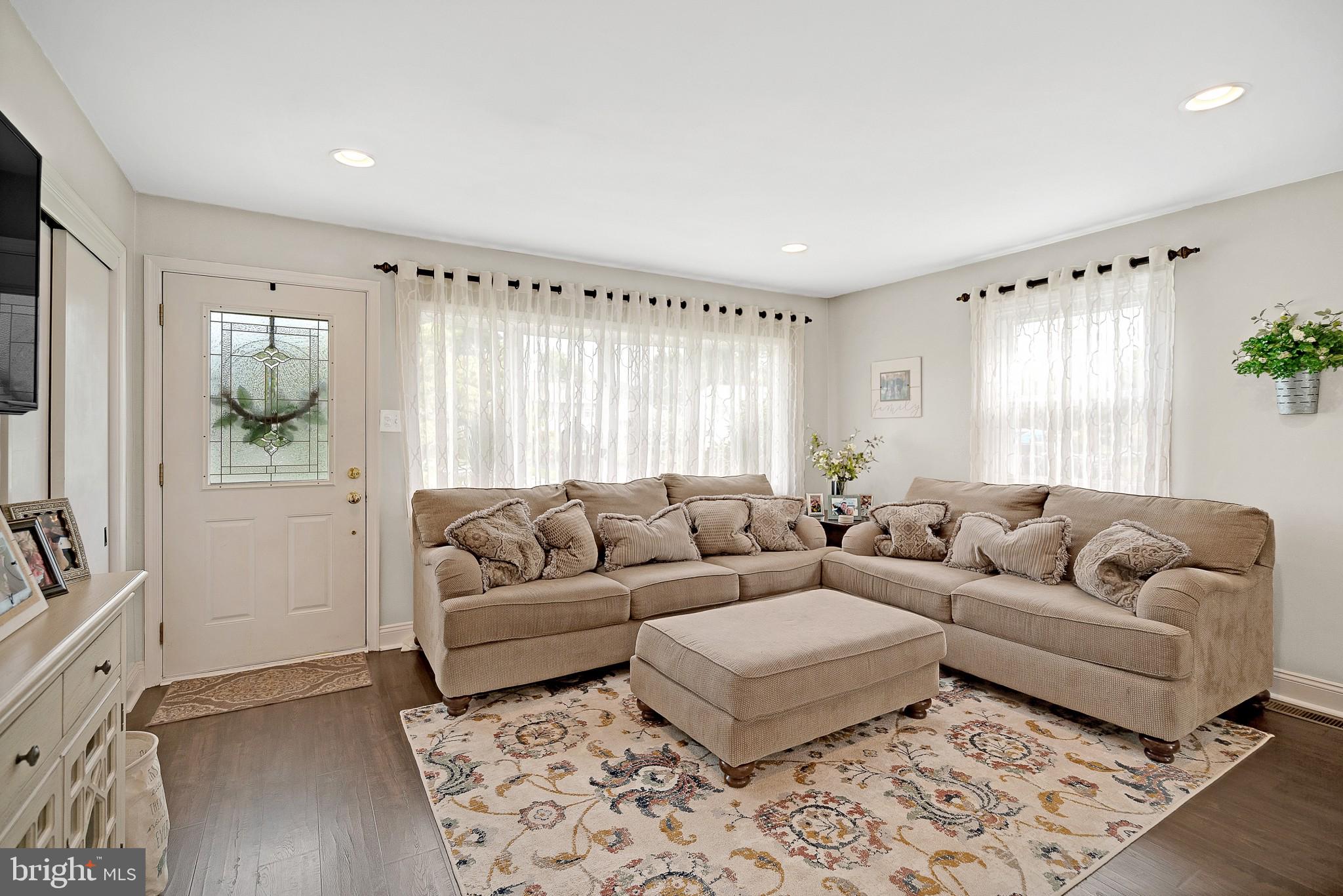 406 Willard Road Hatboro, PA 19040 - Photo 2 of 29 Gallery Image 2