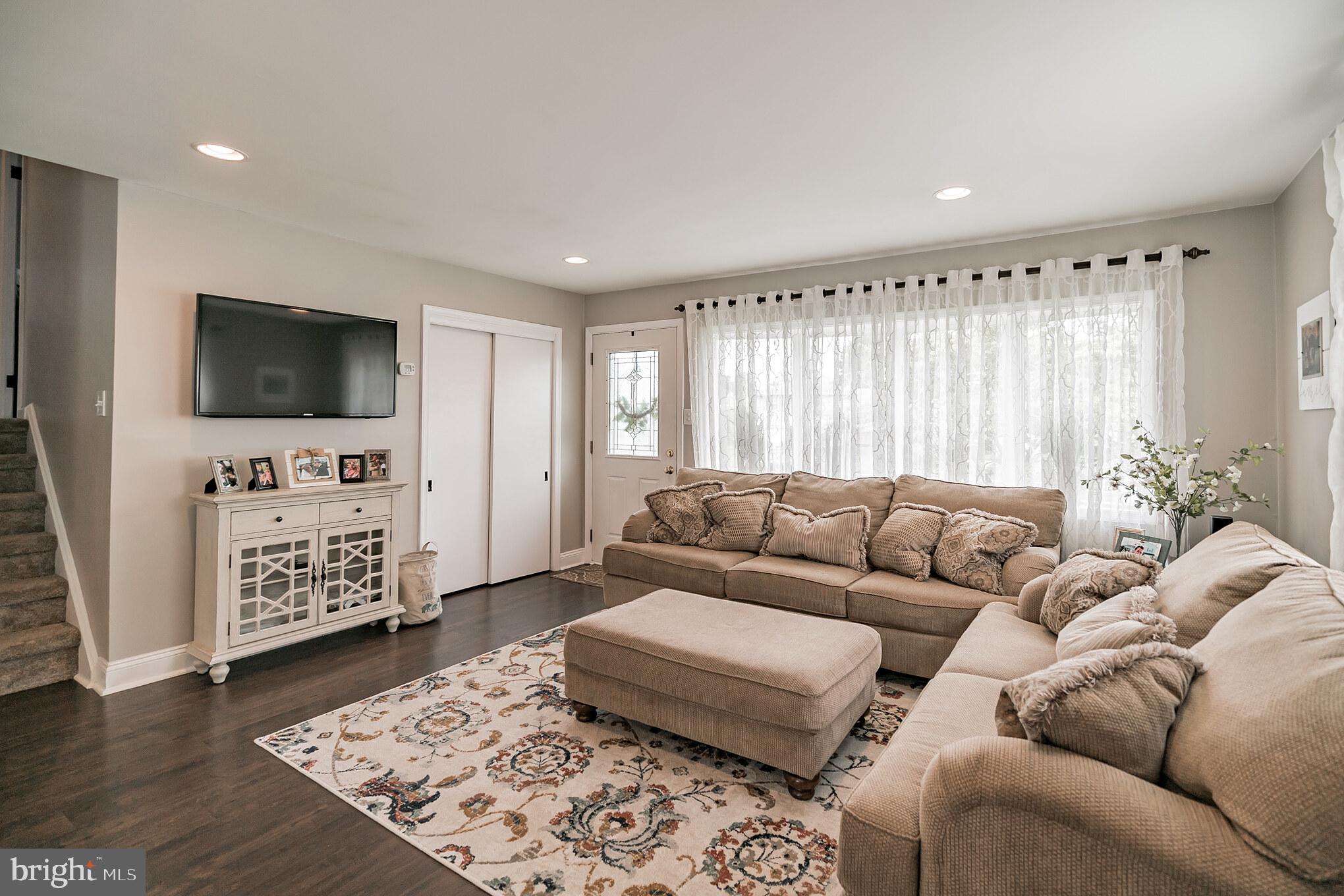 406 Willard Road Hatboro, PA 19040 - Photo 3 of 29 Gallery Image 3