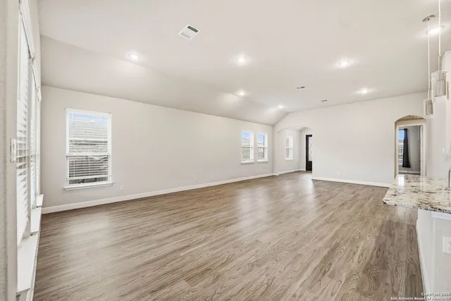 $2,100 | 5122 Village Park, Schertz, TX 78124