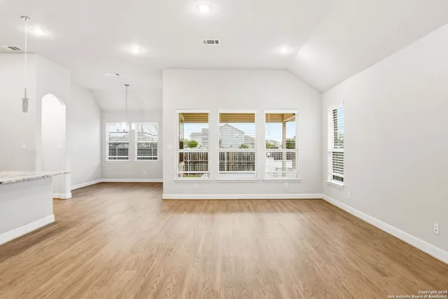 $2,100 | 5122 Village Park, Schertz, TX 78124