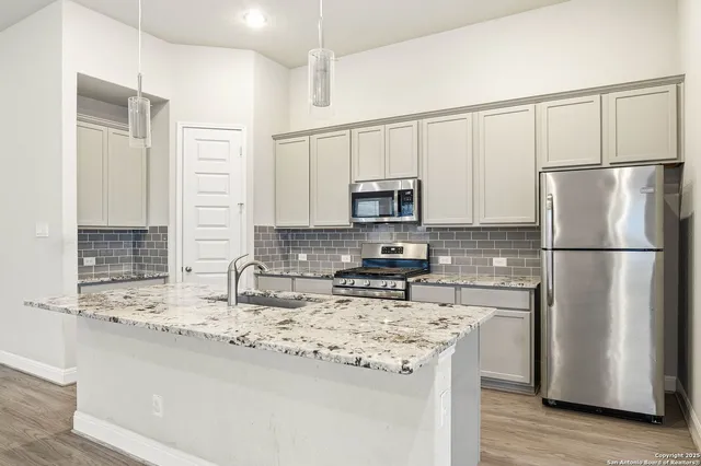 $2,100 | 5122 Village Park, Schertz, TX 78124