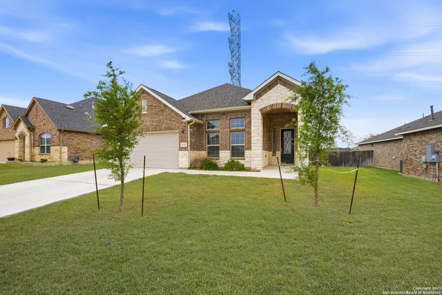 $2,100 | 5122 Village Park, Schertz, TX 78124