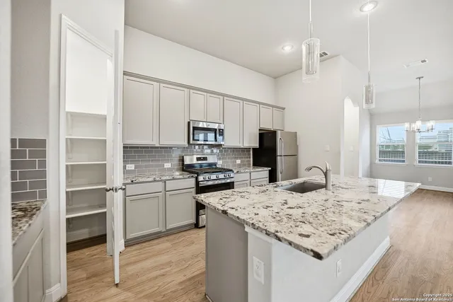 $2,100 | 5122 Village Park, Schertz, TX 78124