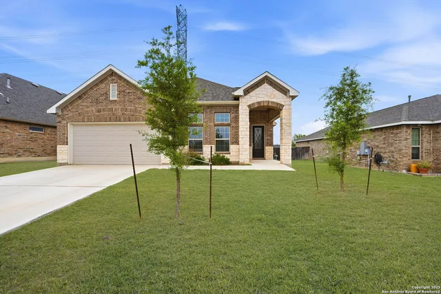 $2,100 | 5122 Village Park, Schertz, TX 78124
