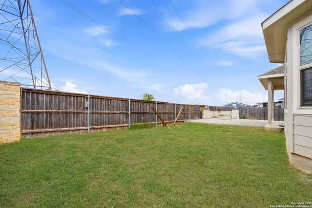 $2,100 | 5122 Village Park, Schertz, TX 78124