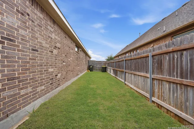 $2,100 | 5122 Village Park, Schertz, TX 78124