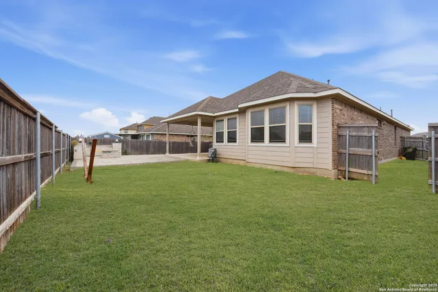 $2,100 | 5122 Village Park, Schertz, TX 78124