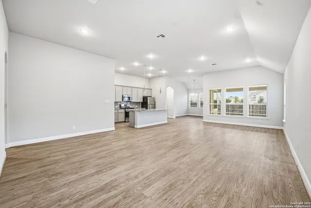 $2,100 | 5122 Village Park, Schertz, TX 78124