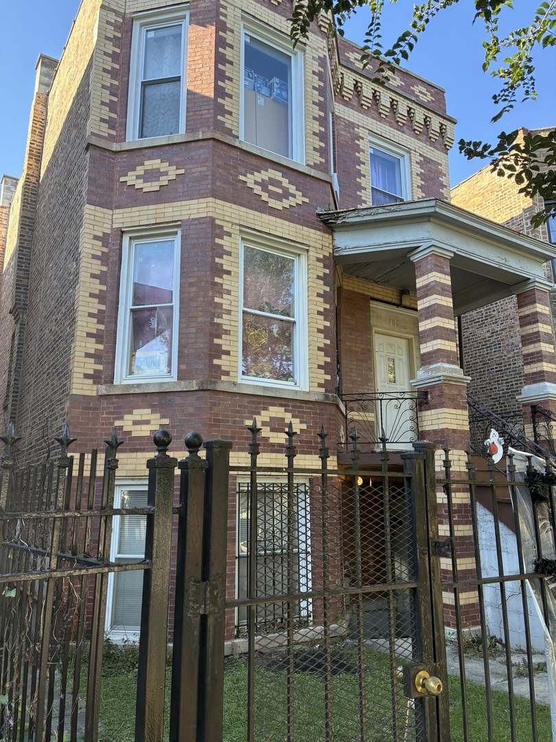 1706 North Springfield Avenue, Unit G Chicago, IL 60647 - Photo 1 of 8 front view of a building