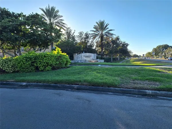 $2,095 | 3709 Parkridge Circle, Unit 7204, Sarasota, FL 34243