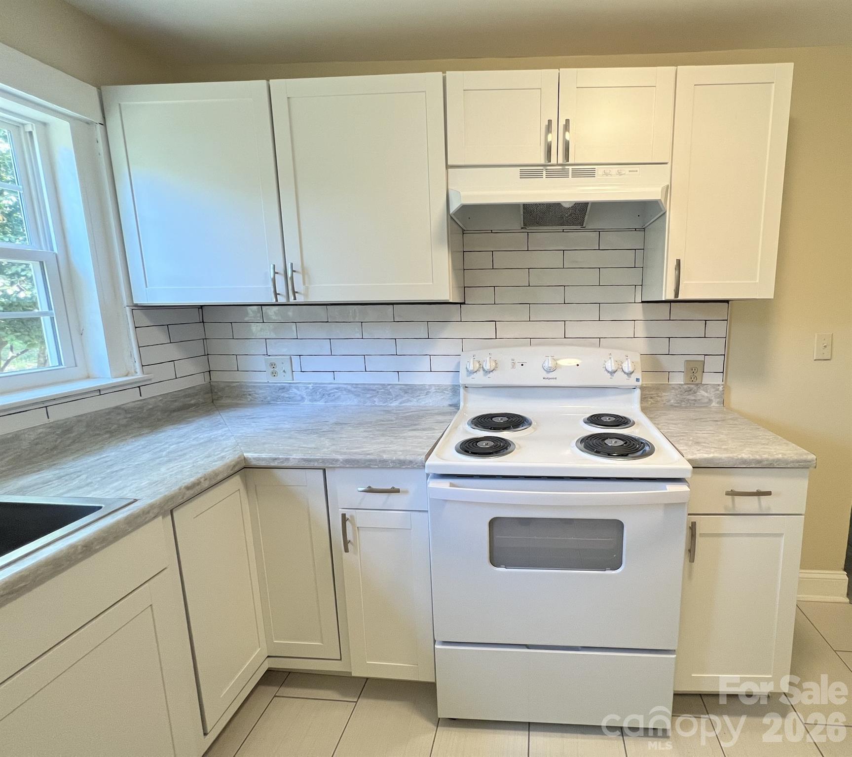 511 Murphy Street Kannapolis, NC 28081 - Photo 14 of 23 a kitchen with a stove a sink and a microwave