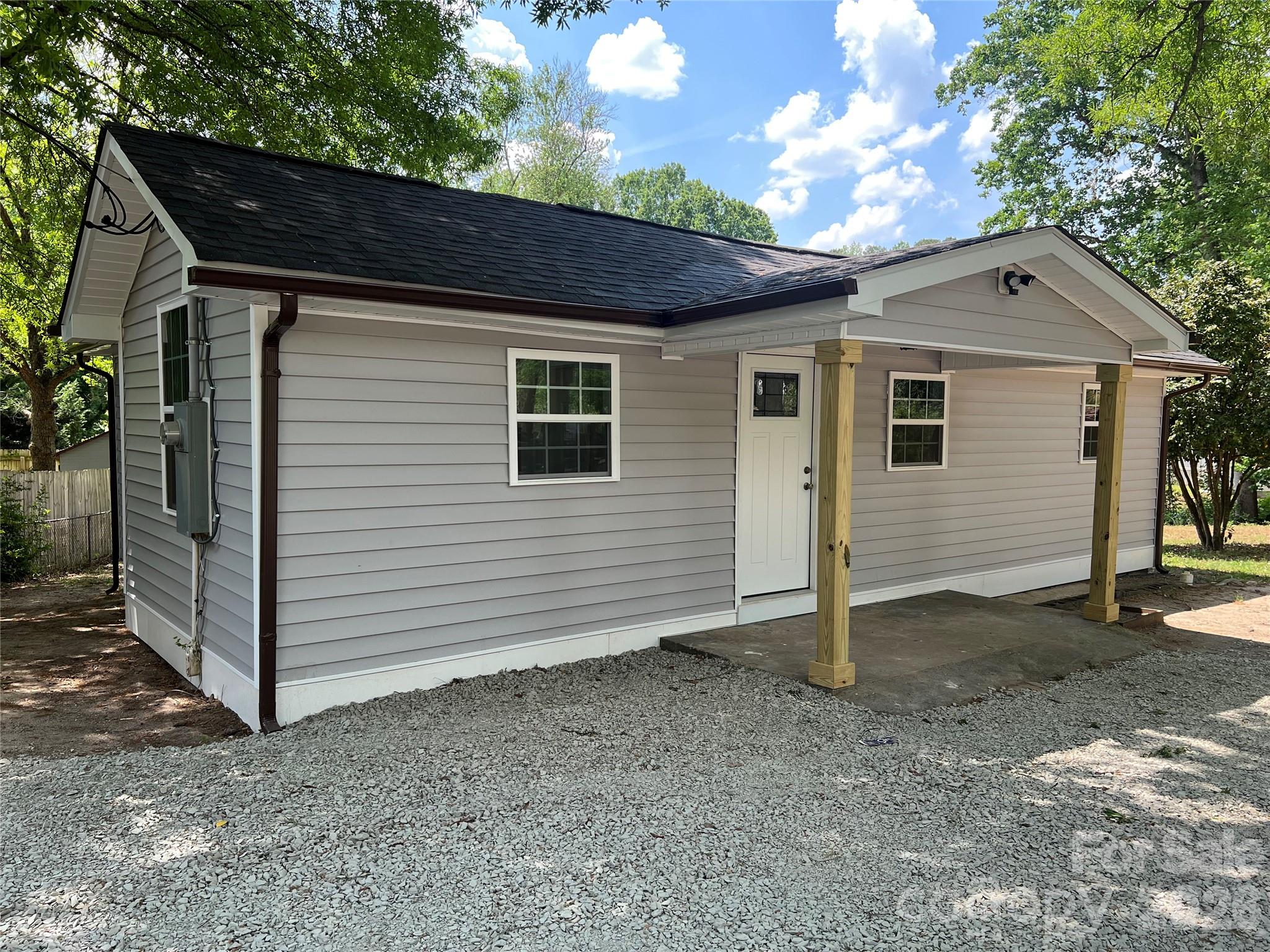 511 Murphy Street Kannapolis, NC 28081 - Photo 2 of 23 a backyard of a house