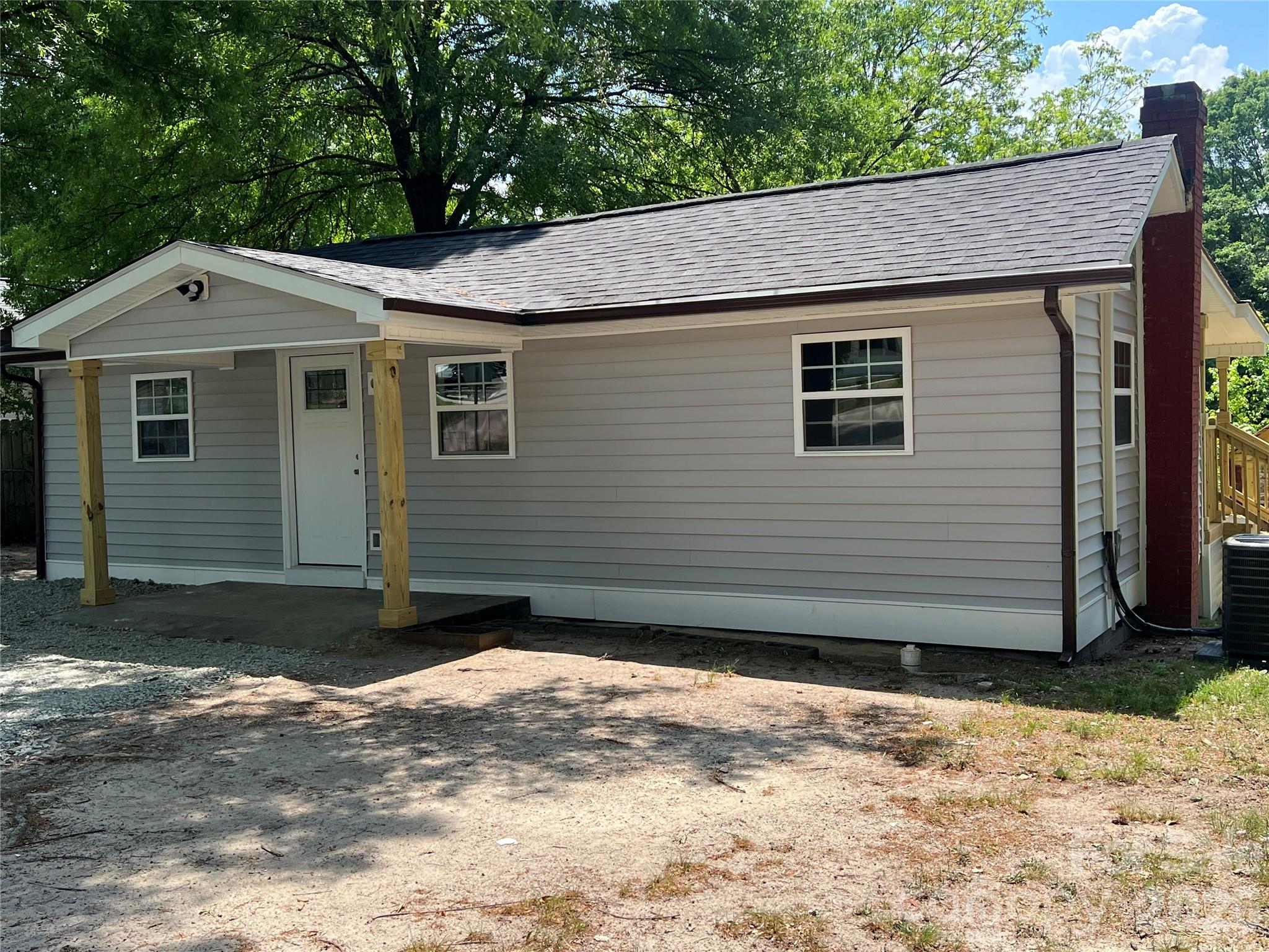 511 Murphy Street Kannapolis, NC 28081 - Photo 4 of 23 a front view of a house