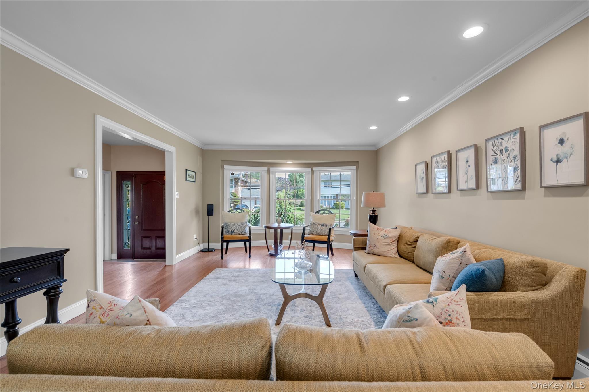 67 Reed Drive Roslyn, NY 11576 - Photo 5 of 28 Gallery Image 5