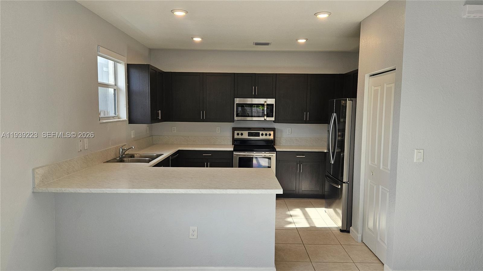 1433 Southeast 27th Street Homestead, FL 33035 - Photo 8 of 38