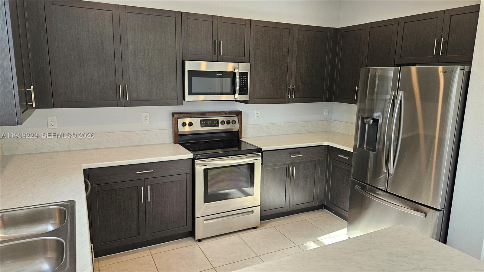 1433 Southeast 27th Street Homestead, FL 33035 - Photo 9 of 38