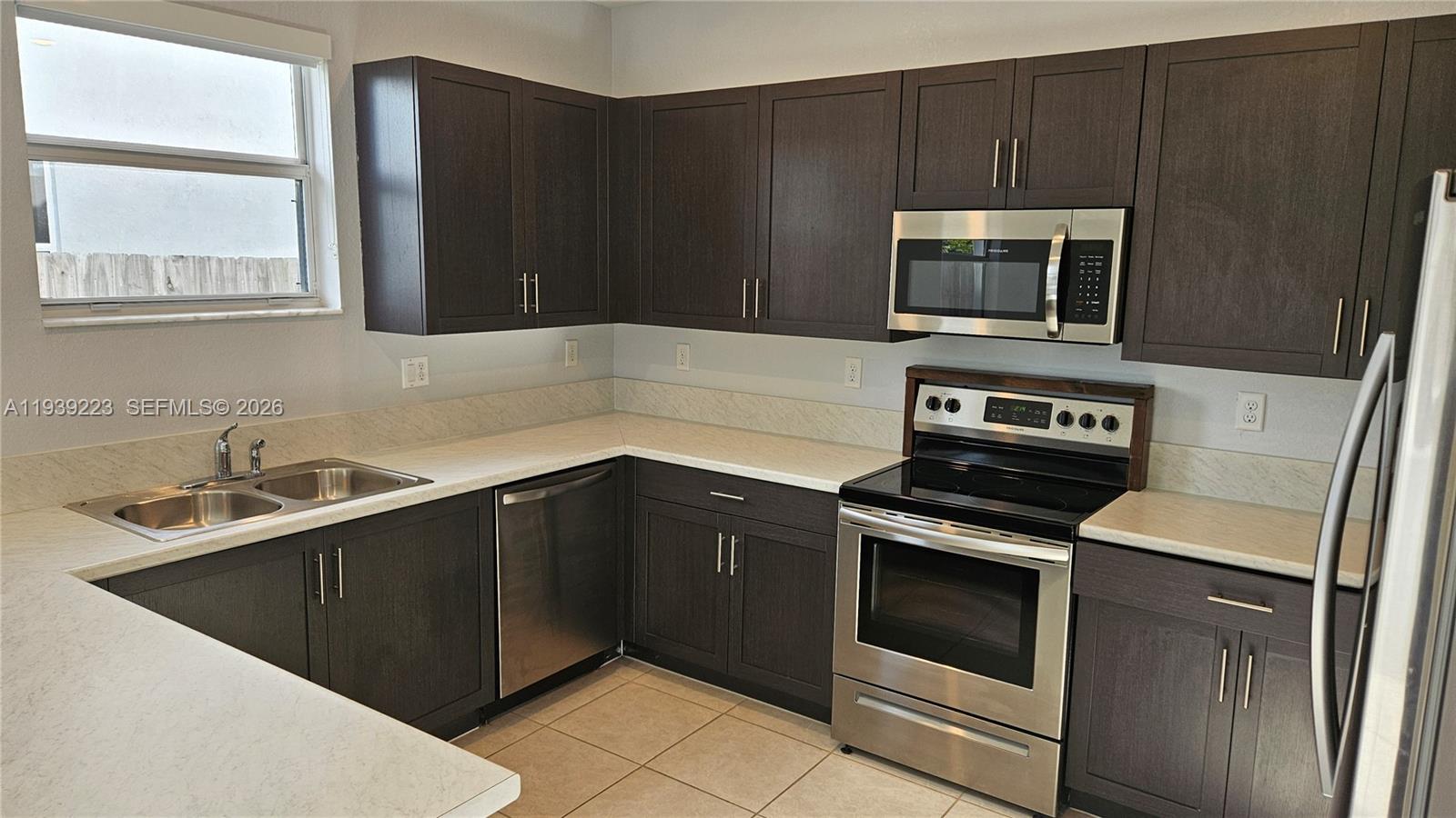 1433 Southeast 27th Street Homestead, FL 33035 - Photo 10 of 38