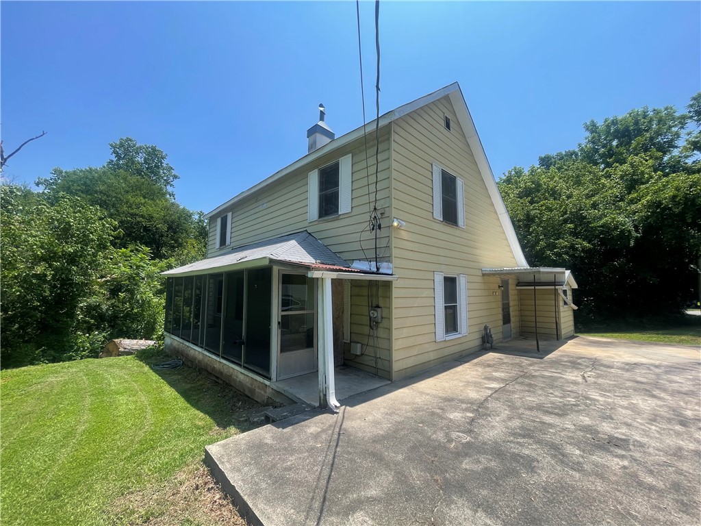 171 River Ridge Road Seneca, SC 29672 - Photo 18 of 22 A classic facade with a charming screened porch and ample driveway space welcomes you.