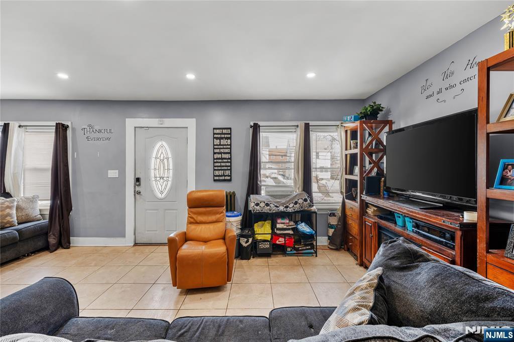 280 8th Avenue Paterson, NJ 07514 - Photo 2 of 34