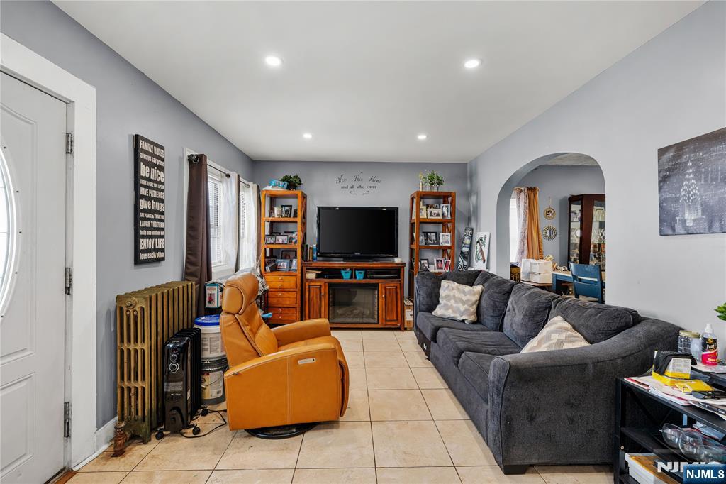 280 8th Avenue Paterson, NJ 07514 - Photo 3 of 34