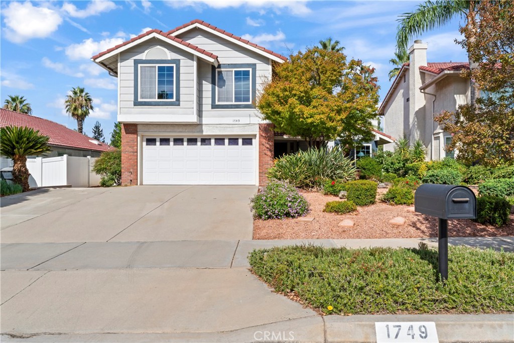 1749 Parkview Redlands, CA 92374 - Photo 48 of 55 a white house with a small yard and a large parking space