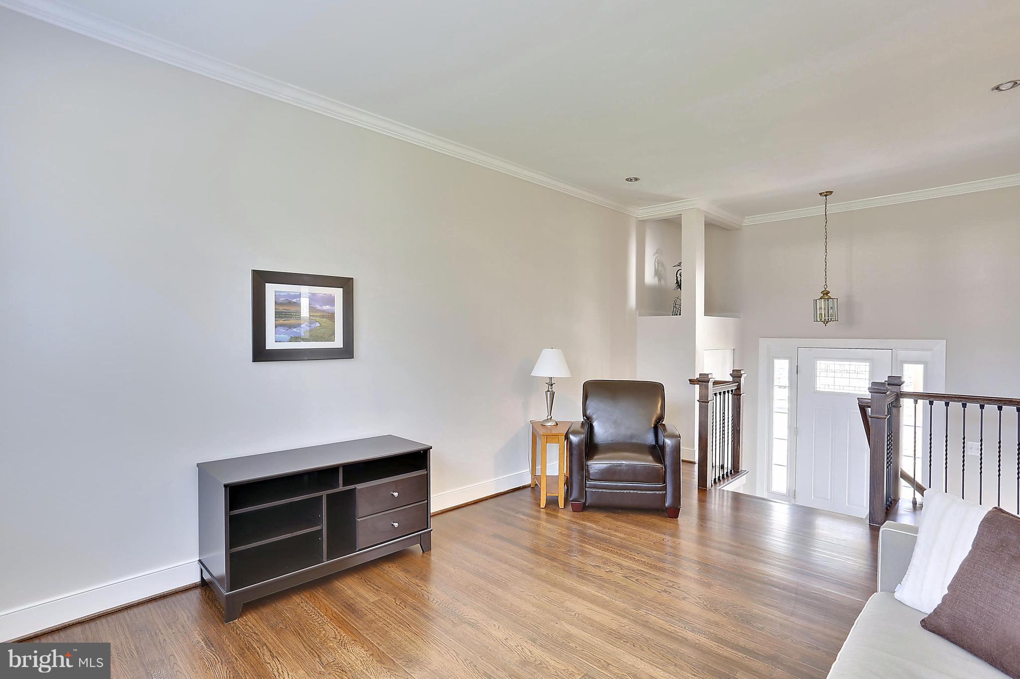 4005 Southend Road Rockville, MD 20853 - Photo 8 of 27 Living Room