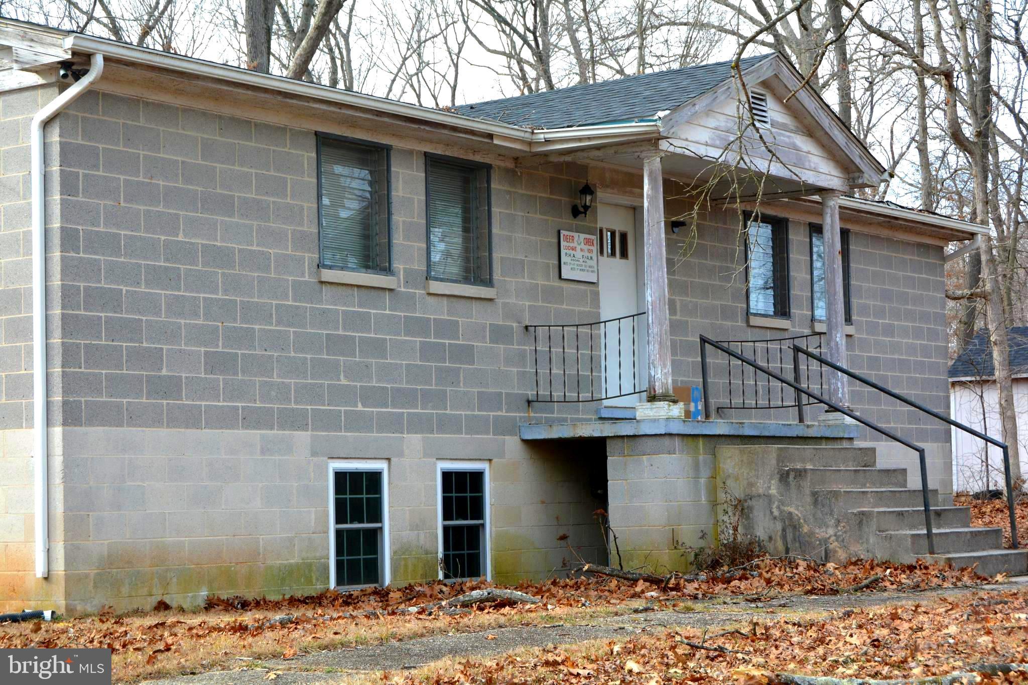 Block building on 4 sides