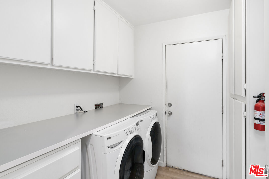 1450 East Racquet Club Road Palm Springs, CA 92262 - Photo 15 of 31 a utility room with dryer and washer