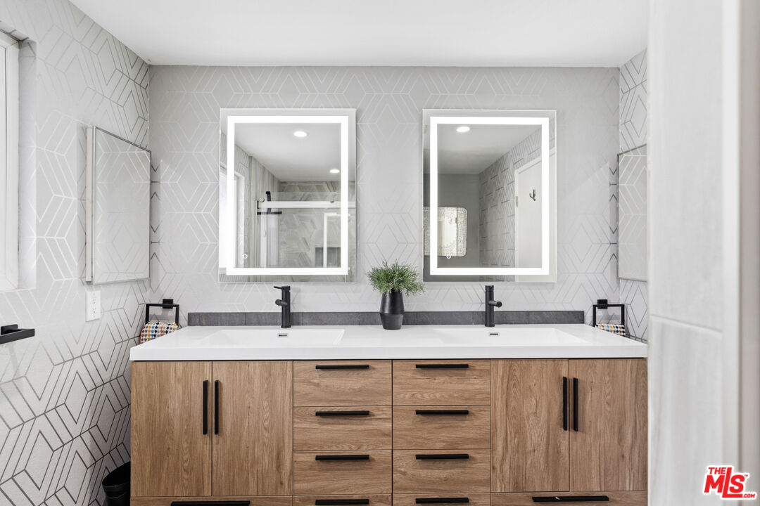 1450 East Racquet Club Road Palm Springs, CA 92262 - Photo 31 of 31 a bathroom with double vanity sinks and a mirror
