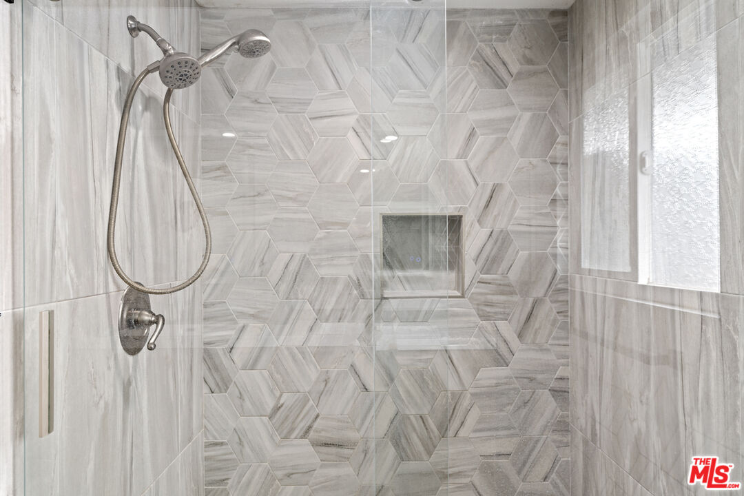 1450 East Racquet Club Road Palm Springs, CA 92262 - Photo 10 of 31 a bathroom with a shower