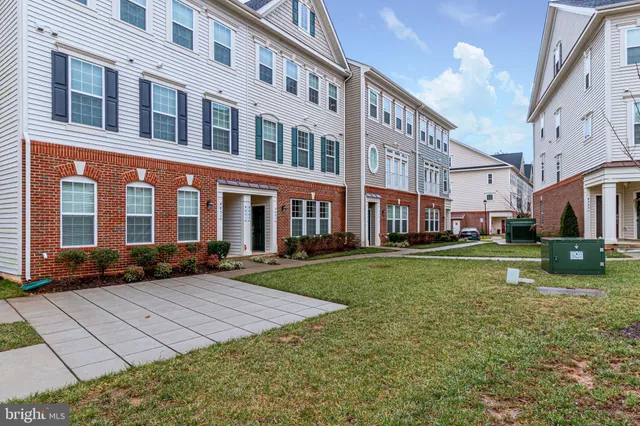 $430,000 | 4847 Dane Ridge Circle, Unit 87, Woodbridge, VA 22193