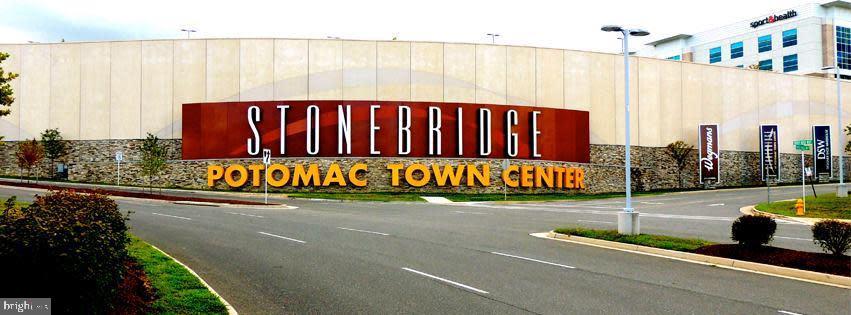 4847 Dane Ridge Circle, Unit 87 Woodbridge, VA 22193 - Photo 24 of 26 Restaurants , Shops & More...