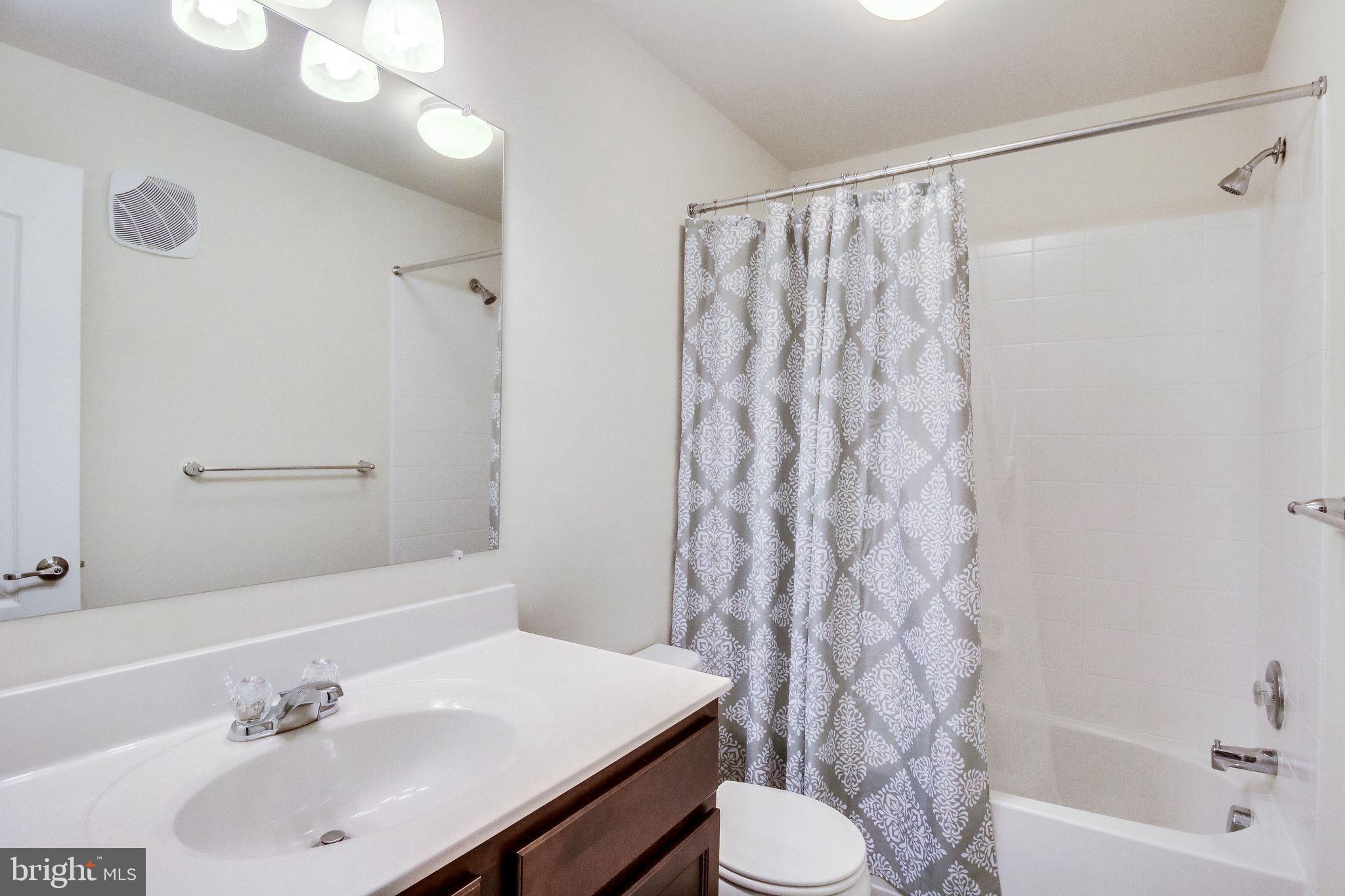 4847 Dane Ridge Circle, Unit 87 Woodbridge, VA 22193 - Photo 25 of 35 bathroom with elegant fixtures.