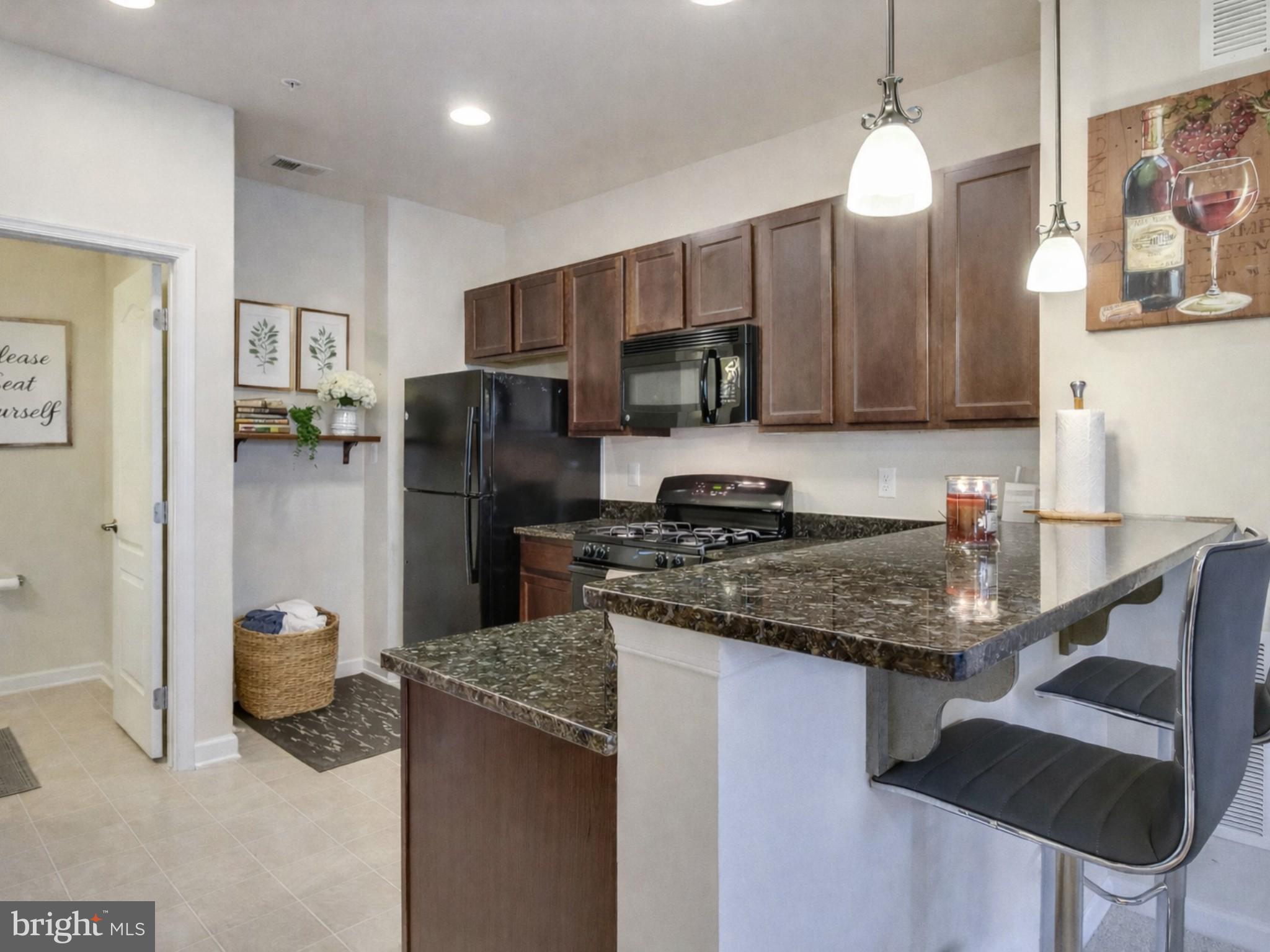 4847 Dane Ridge Circle, Unit 87 Woodbridge, VA 22193 - Photo 9 of 26 Kitchen/Bar