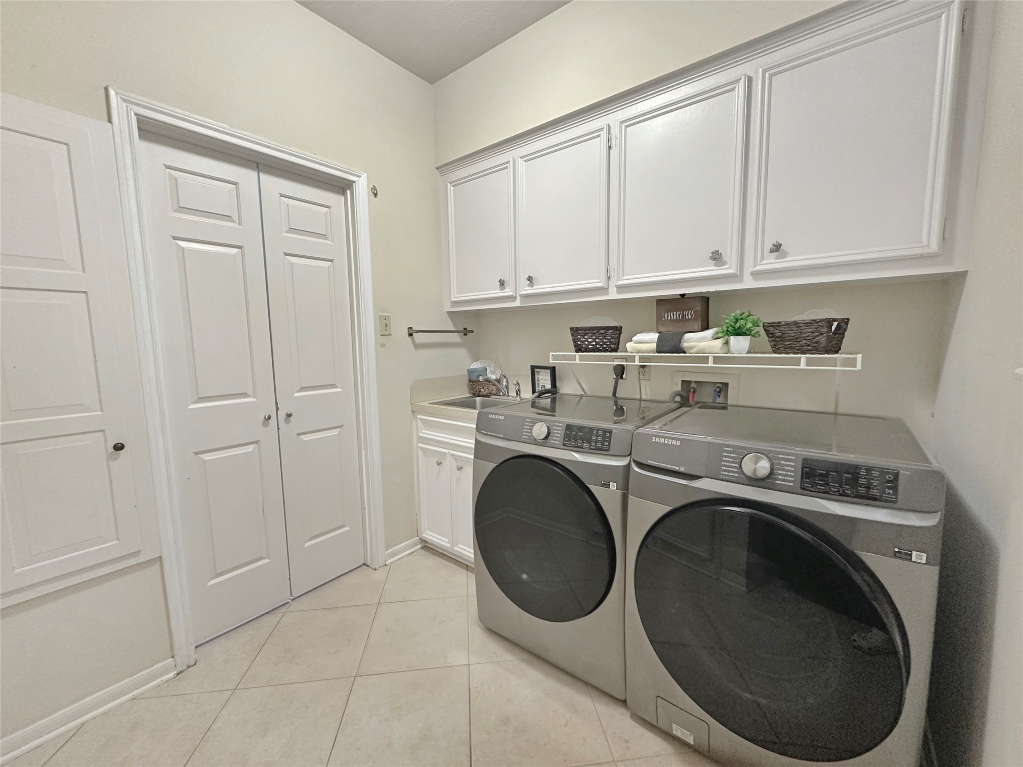 17003 Misty Creek Drive Spring, TX 77379 - Photo 35 of 50 a utility room with sink dryer and washer