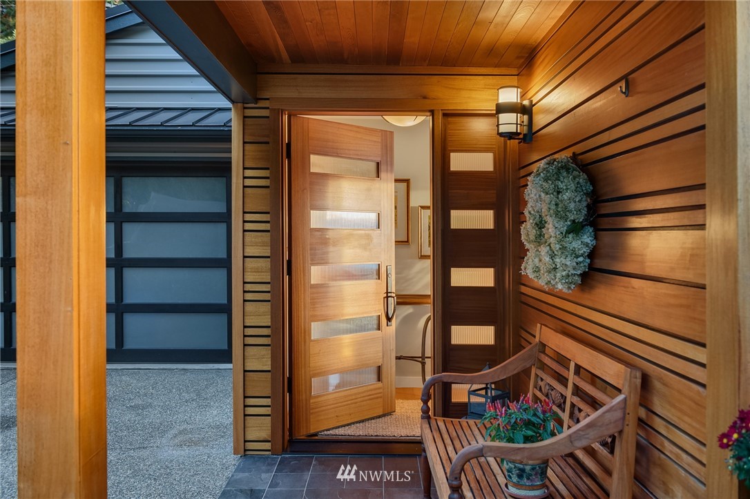 5223 Southwest Jacobsen Road Seattle, WA 98116 - Photo 2 of 40 Gallery Image 2