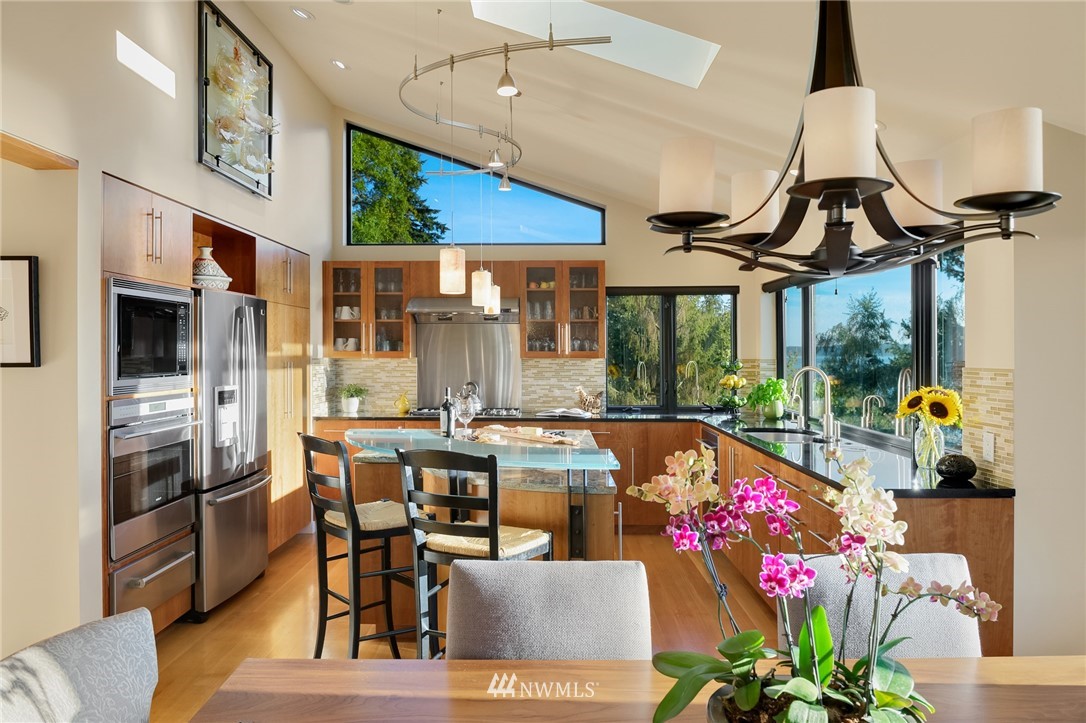 5223 Southwest Jacobsen Road Seattle, WA 98116 - Photo 11 of 40 Gallery Image 11