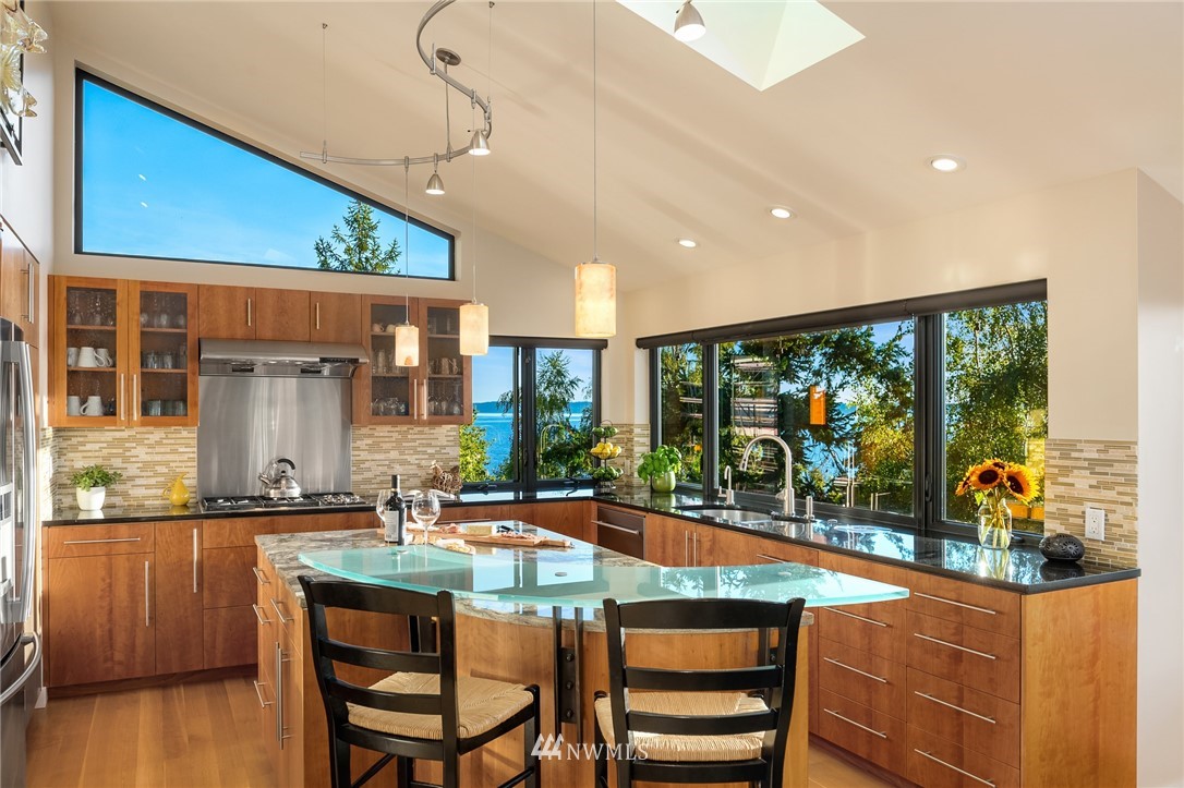 5223 Southwest Jacobsen Road Seattle, WA 98116 - Photo 12 of 40 Gallery Image 12