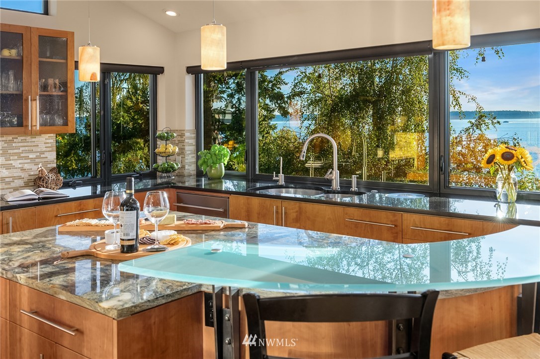 5223 Southwest Jacobsen Road Seattle, WA 98116 - Photo 13 of 40 Gallery Image 13