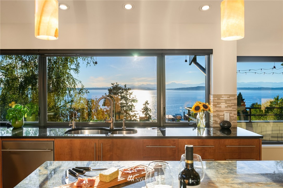 5223 Southwest Jacobsen Road Seattle, WA 98116 - Photo 14 of 40 Gallery Image 14