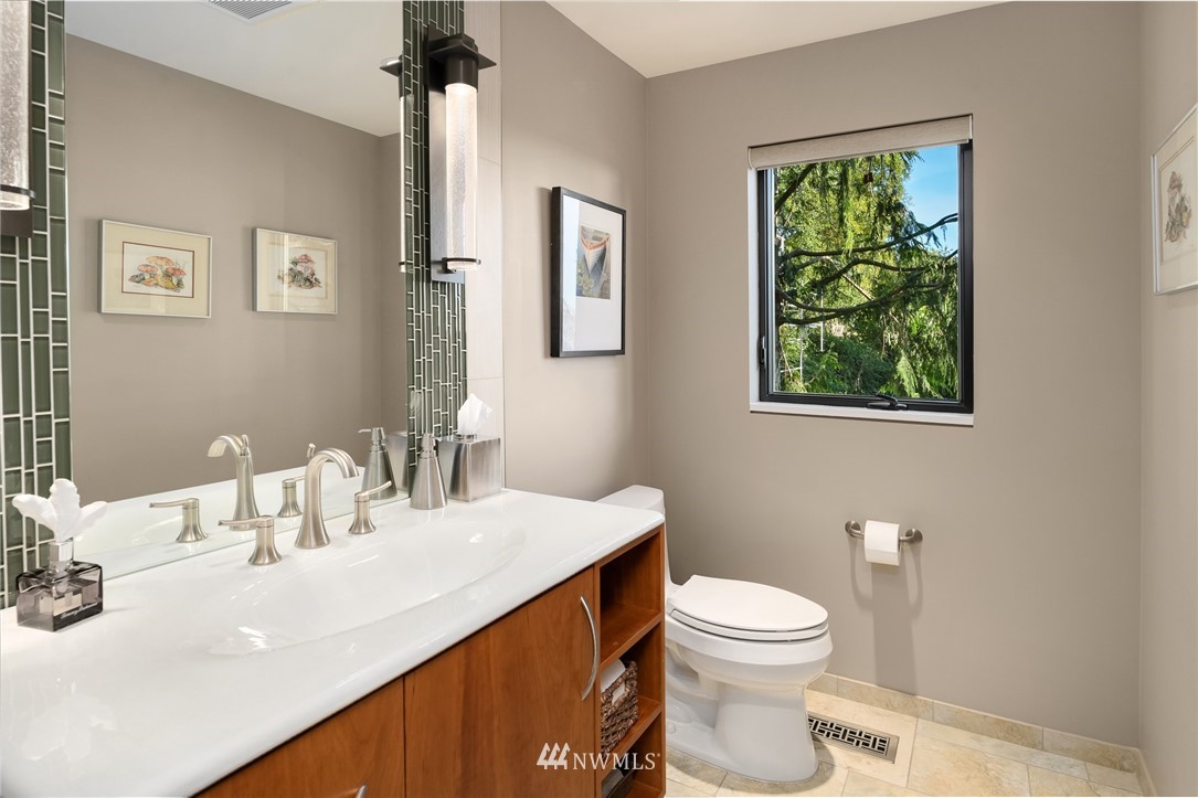 5223 Southwest Jacobsen Road Seattle, WA 98116 - Photo 18 of 40 Gallery Image 18