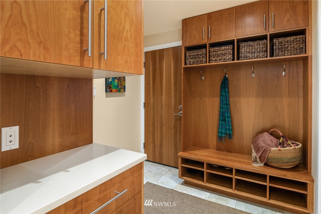 5223 Southwest Jacobsen Road Seattle, WA 98116 - Photo 19 of 40 Gallery Image 19