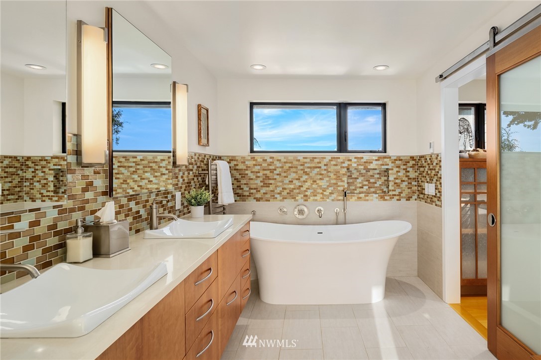 5223 Southwest Jacobsen Road Seattle, WA 98116 - Photo 22 of 40 Gallery Image 22