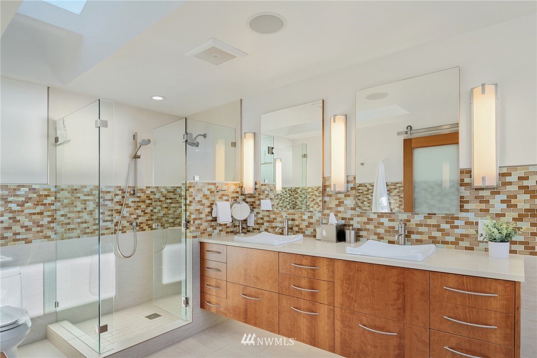 5223 Southwest Jacobsen Road Seattle, WA 98116 - Photo 23 of 40 Gallery Image 23