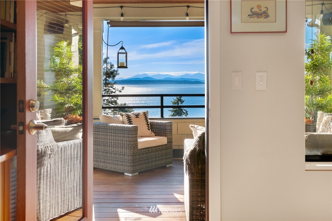 5223 Southwest Jacobsen Road Seattle, WA 98116 - Photo 26 of 40 Gallery Image 26