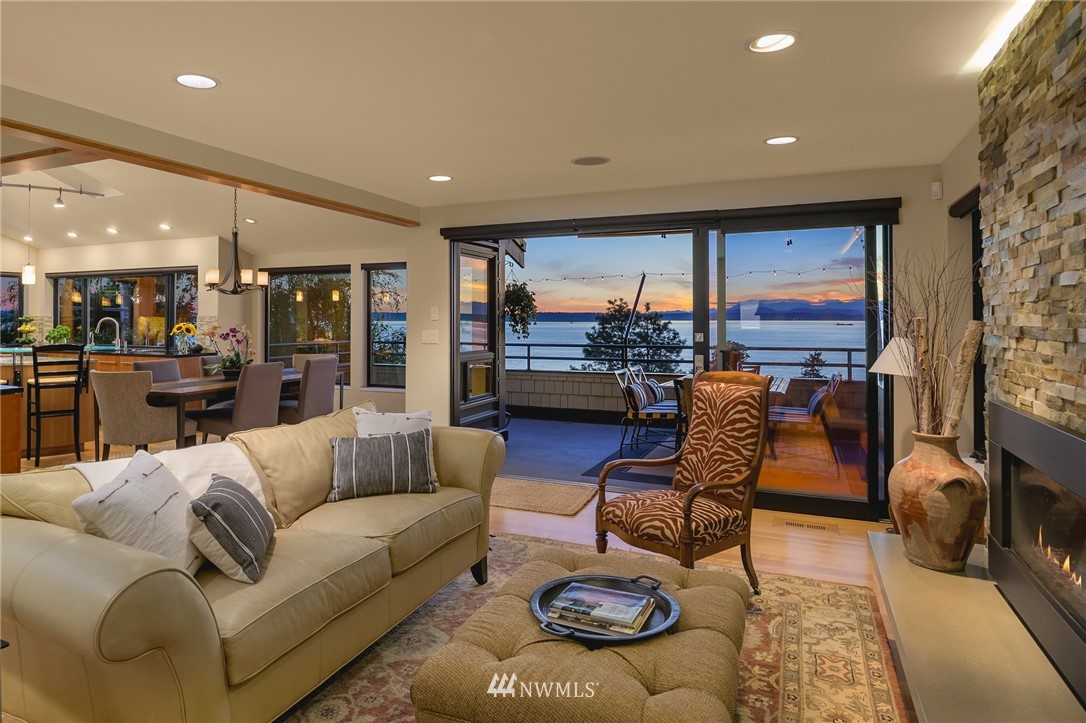 5223 Southwest Jacobsen Road Seattle, WA 98116 - Photo 4 of 40 Gallery Image 4