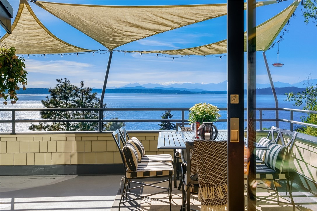 5223 Southwest Jacobsen Road Seattle, WA 98116 - Photo 6 of 40 Gallery Image 6