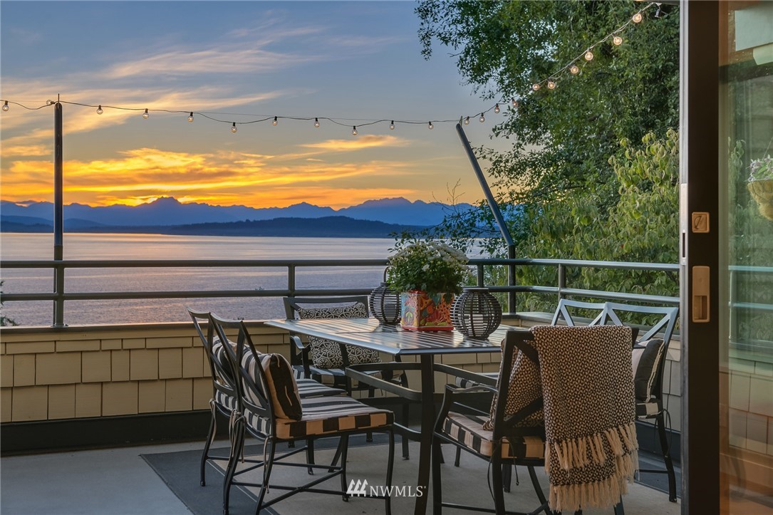 5223 Southwest Jacobsen Road Seattle, WA 98116 - Photo 7 of 40 Gallery Image 7