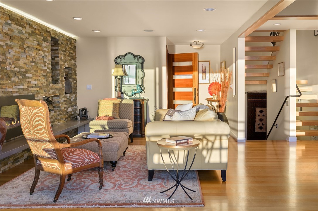5223 Southwest Jacobsen Road Seattle, WA 98116 - Photo 8 of 40 Gallery Image 8