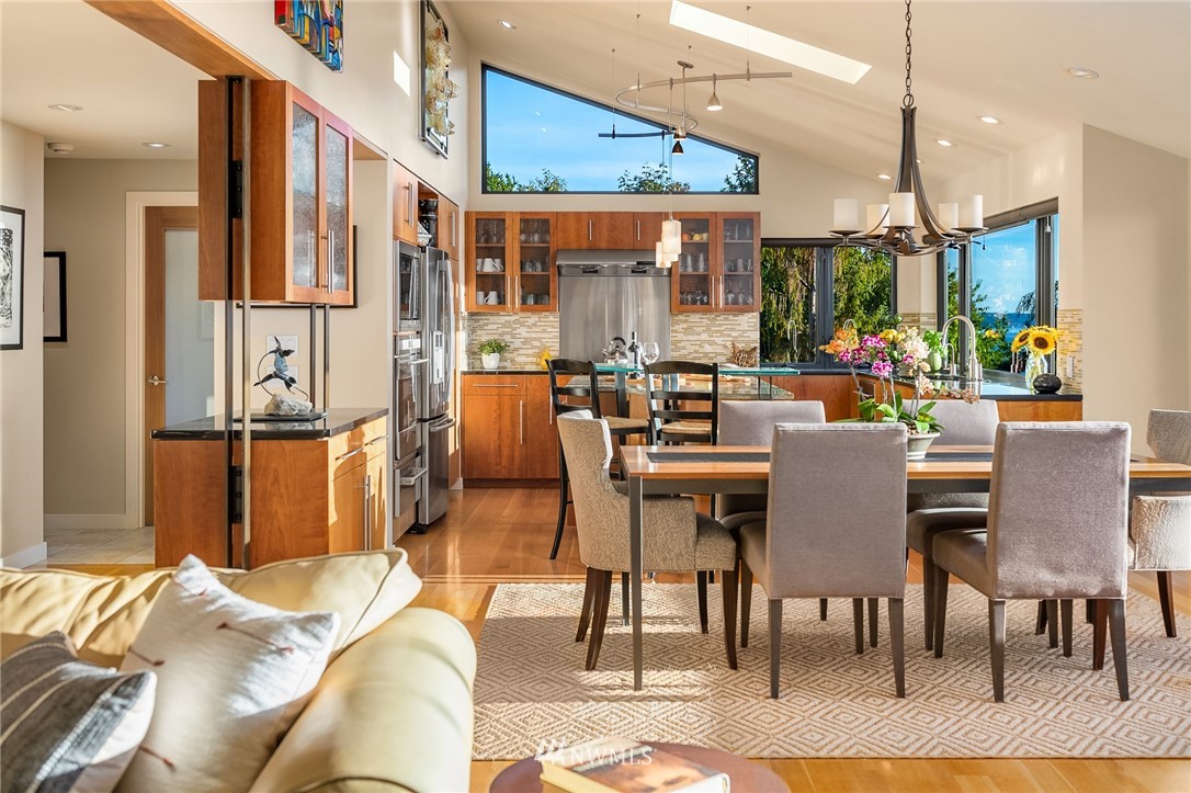 5223 Southwest Jacobsen Road Seattle, WA 98116 - Photo 9 of 40 Gallery Image 9